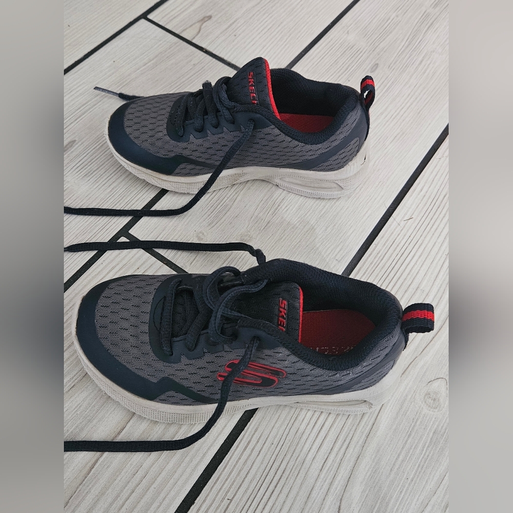 boys size 11 blue and red skechers tennis shoes